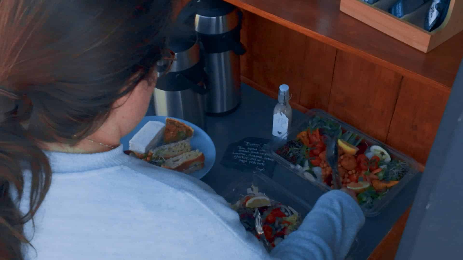 A fresh, wholesome buffet lunch served during the retreat day